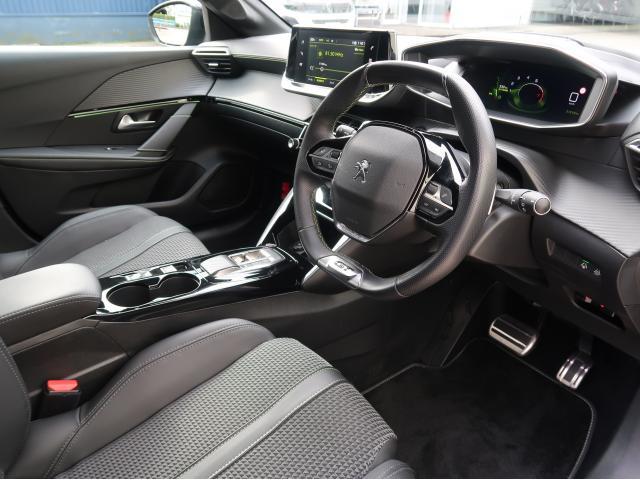 208 GT 新車保証継承+1年間走行距離無制限認定中古車保証 ETC アクティブクルーズコントロール(ストップ&ゴー機能付)17インチアロイホイール 前後ドライブレコーダー アップルカープレイ アンドロイドオート(4枚目)