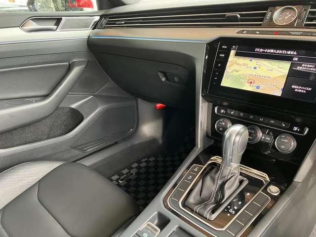 アルテオン TSI 4モーション Rラインアドバンス TSI 4モーション Rラインアドバンス レザーシート パワーシート アラウンドビューカメラ シートヒーター パワーテールゲート 純正ナビ デジタルメーター ヘッドアップディスプレイ ドラレコ前後(20枚目)