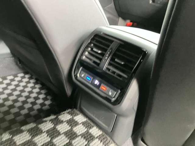 アルテオン TSI 4モーション Rラインアドバンス TSI 4モーション Rラインアドバンス レザーシート パワーシート アラウンドビューカメラ シートヒーター パワーテールゲート 純正ナビ デジタルメーター ヘッドアップディスプレイ ドラレコ前後(29枚目)