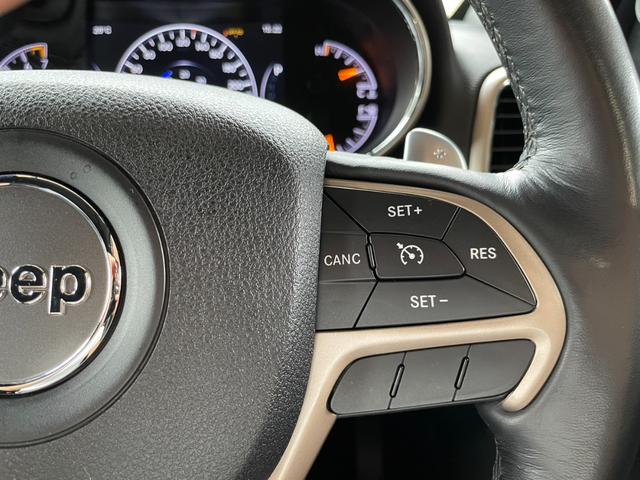 ジープ・グランドチェロキー リミテッド　黒革シート　エアサスペンション　クルーズコントロール　フルセグＴＶ　Ｂｌｕｅｔｏｏｔｈ　バックカメラ　ＥＴＣ　シートエアー＆ヒーター　パワーバックゲート　１８インチ純正ＡＷ　ステアリングヒーター（18枚目）