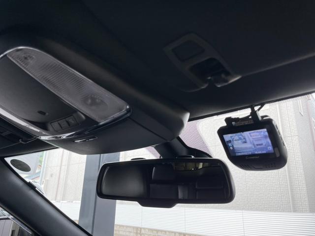 ジープ・グランドチェロキー リミテッド　黒革シート　エアサスペンション　クルーズコントロール　フルセグＴＶ　Ｂｌｕｅｔｏｏｔｈ　バックカメラ　ＥＴＣ　シートエアー＆ヒーター　パワーバックゲート　１８インチ純正ＡＷ　ステアリングヒーター（24枚目）