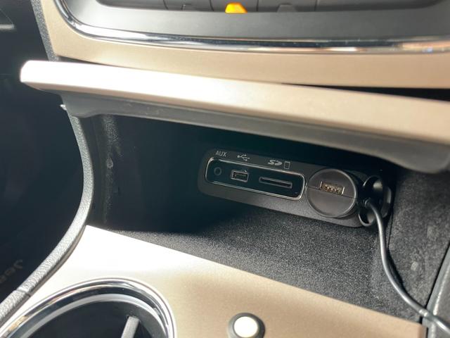 ジープ・グランドチェロキー リミテッド　黒革シート　エアサスペンション　クルーズコントロール　フルセグＴＶ　Ｂｌｕｅｔｏｏｔｈ　バックカメラ　ＥＴＣ　シートエアー＆ヒーター　パワーバックゲート　１８インチ純正ＡＷ　ステアリングヒーター（27枚目）