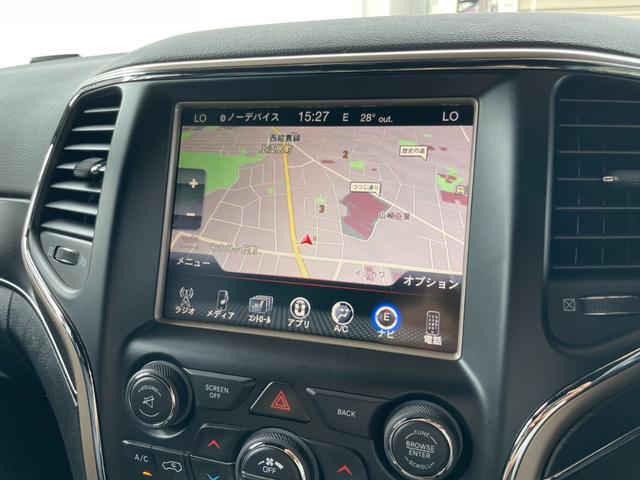 ジープ・グランドチェロキー リミテッド　黒革シート　エアサスペンション　クルーズコントロール　フルセグＴＶ　Ｂｌｕｅｔｏｏｔｈ　バックカメラ　ＥＴＣ　シートエアー＆ヒーター　パワーバックゲート　１８インチ純正ＡＷ　ステアリングヒーター（28枚目）