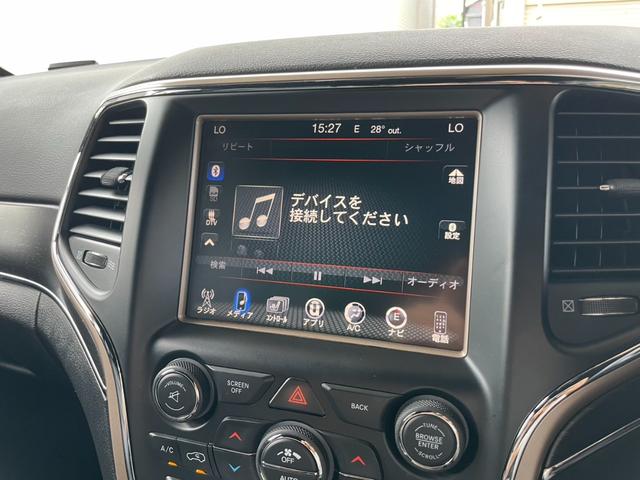 ジープ・グランドチェロキー リミテッド　黒革シート　エアサスペンション　クルーズコントロール　フルセグＴＶ　Ｂｌｕｅｔｏｏｔｈ　バックカメラ　ＥＴＣ　シートエアー＆ヒーター　パワーバックゲート　１８インチ純正ＡＷ　ステアリングヒーター（29枚目）