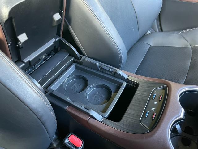 ハリアーハイブリッド Ｚ　レザーパッケージ　黒革パワーシート　フルモデリスタエアロ　ＪＢＬサウンドシステム　パワーリアゲート　ステアリングヒーター　ブラインドスポットモニター　レーダークルーズ　ヘッドアップディスプレイ　パノラミックビューモニタ（26枚目）