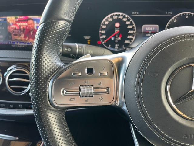 Ｓクラス Ｓ４００ｄ　スポーツリミテッド　ディーゼルターボ　レザーＥＸＣ　パノラマＳＲ　ＨＵＤ　Ｂｕｒｍｅｓｔｅ　フルセグＴＶ　ｃａｒｐｌａｙ　純２０インチＡＷ　電動リアゲート　黒革　メモリパワーシート　シートヒータ　ワイヤレス充電（17枚目）
