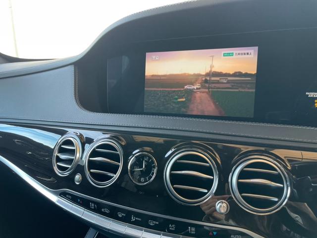 Ｓクラス Ｓ４００ｄ　スポーツリミテッド　ディーゼルターボ　レザーＥＸＣ　パノラマＳＲ　ＨＵＤ　Ｂｕｒｍｅｓｔｅ　フルセグＴＶ　ｃａｒｐｌａｙ　純２０インチＡＷ　電動リアゲート　黒革　メモリパワーシート　シートヒータ　ワイヤレス充電（21枚目）