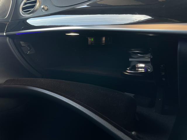 Ｓクラス Ｓ４００ｄ　スポーツリミテッド　ディーゼルターボ　レザーＥＸＣ　パノラマＳＲ　ＨＵＤ　Ｂｕｒｍｅｓｔｅ　フルセグＴＶ　ｃａｒｐｌａｙ　純２０インチＡＷ　電動リアゲート　黒革　メモリパワーシート　シートヒータ　ワイヤレス充電（29枚目）