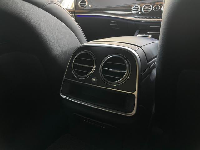 Ｓクラス Ｓ４００ｄ　スポーツリミテッド　ディーゼルターボ　レザーＥＸＣ　パノラマＳＲ　ＨＵＤ　Ｂｕｒｍｅｓｔｅ　フルセグＴＶ　ｃａｒｐｌａｙ　純２０インチＡＷ　電動リアゲート　黒革　メモリパワーシート　シートヒータ　ワイヤレス充電（35枚目）