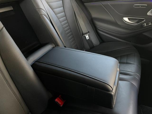 Ｓクラス Ｓ４００ｄ　スポーツリミテッド　ディーゼルターボ　レザーＥＸＣ　パノラマＳＲ　ＨＵＤ　Ｂｕｒｍｅｓｔｅ　フルセグＴＶ　ｃａｒｐｌａｙ　純２０インチＡＷ　電動リアゲート　黒革　メモリパワーシート　シートヒータ　ワイヤレス充電（36枚目）