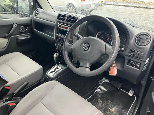 ジムニー ランドベンチャー 4WD ターボ キーレスエントリー 純正16インチアルミ 背面タイヤ CDオーディオ 電動格納ミラー シートヒーター(7枚目)