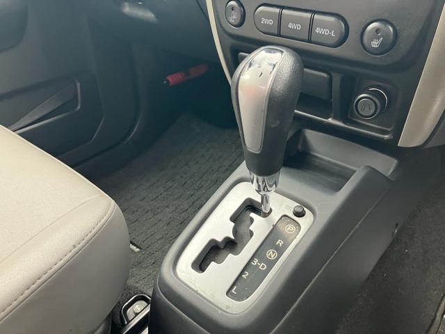 ジムニー ランドベンチャー 4WD ターボ キーレスエントリー 純正16インチアルミ 背面タイヤ CDオーディオ 電動格納ミラー シートヒーター(9枚目)
