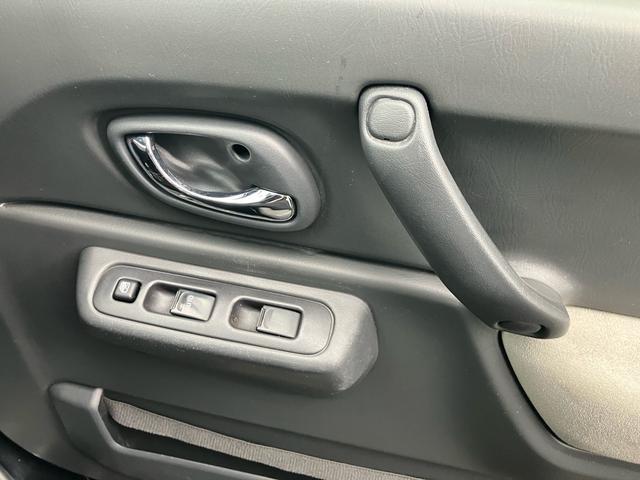 ジムニー ランドベンチャー 4WD ターボ キーレスエントリー 純正16インチアルミ 背面タイヤ CDオーディオ 電動格納ミラー シートヒーター(14枚目)