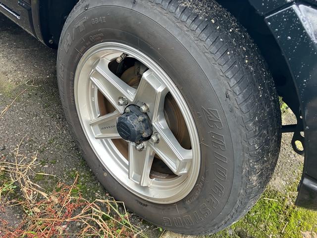 ジムニー ランドベンチャー 4WD ターボ キーレスエントリー 純正16インチアルミ 背面タイヤ CDオーディオ 電動格納ミラー シートヒーター(16枚目)