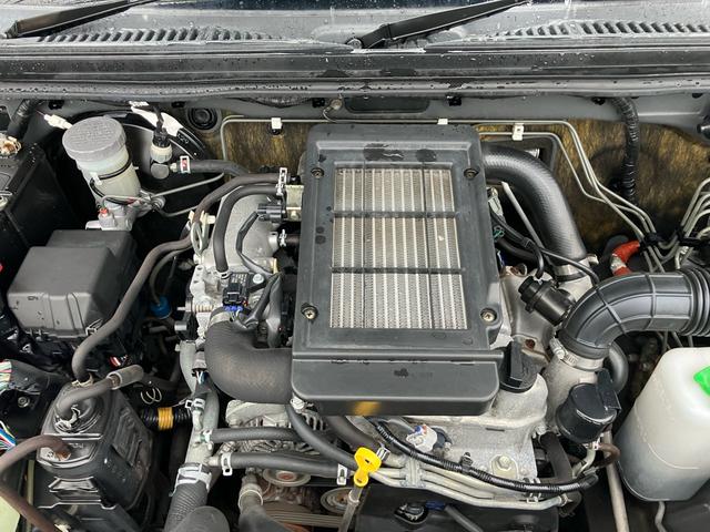 ジムニー ランドベンチャー 4WD ターボ キーレスエントリー 純正16インチアルミ 背面タイヤ CDオーディオ 電動格納ミラー シートヒーター(21枚目)