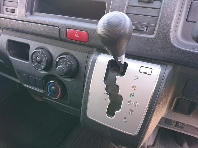 ハイエースバン ロングDX 4WD ディーゼル ターボ 3人乗り 両側スライドドア ベンチシート インパネAT キーレス ミュージックプレイヤー接続可 エアコン パワーウィンドウ(3枚目)