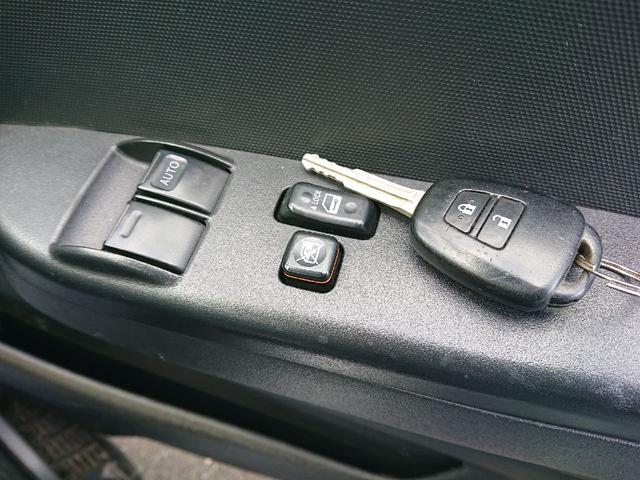 ハイエースバン ロングDX ディーゼル 4WD 5ドア 6人乗り ETC ナビ 両側スライドドア キーレス インパネAT レンタカーアップ CD エアコン パワーウィンドウ ABS(10枚目)