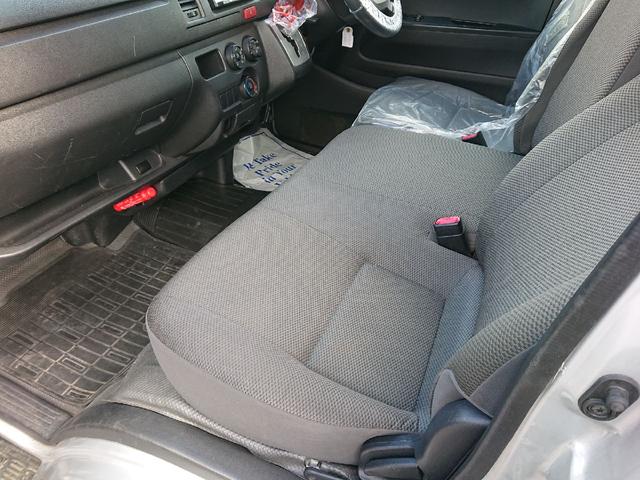 ハイエースバン ロングDX ディーゼル 4WD 5ドア 6人乗り ETC ナビ 両側スライドドア キーレス インパネAT レンタカーアップ CD エアコン パワーウィンドウ ABS(24枚目)