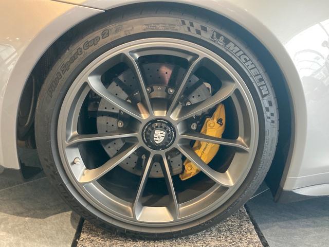 ９１１ＧＴ３　ツーリング　ＰＣＣＢ　Ｆリフト　９９１Ｊ３　６ＭＴ　スポーツクロノパッケージプラス　９１８Ｓｐｙｄｅｒバケットシート　Ｐ１Ｄｅｓｉｇｎｓチェック柄シートインサート　エンボス加工ヘッドレスト(20枚目)