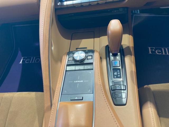 ＬＣ ＬＣ５００　Ｓパッケージ　内装オーカー　ＨＵＤ　マークレビンソン　２１ＡＷ　６／４ＰＯＴレッドキャリパー　前後マルチリンクサスペンション　２４５／４０＆２７５／３５Ｒ２１　ＰｉｒｏｔＳｕｐｅｒＳｐｏｒｔ　カーボンルーフ（17枚目）