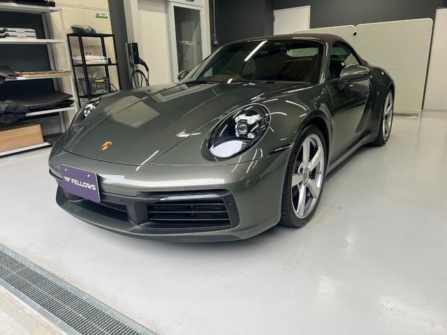 911 911カレラ4 カブリオレ 走行4500Km アベンチュリングリーンメタリック ブラウンソフトトップ トリュフブラウンインテリア スポーツクロノPKG スポーツエクゾースト 20/21インチCarrera Classicホイール(2枚目)