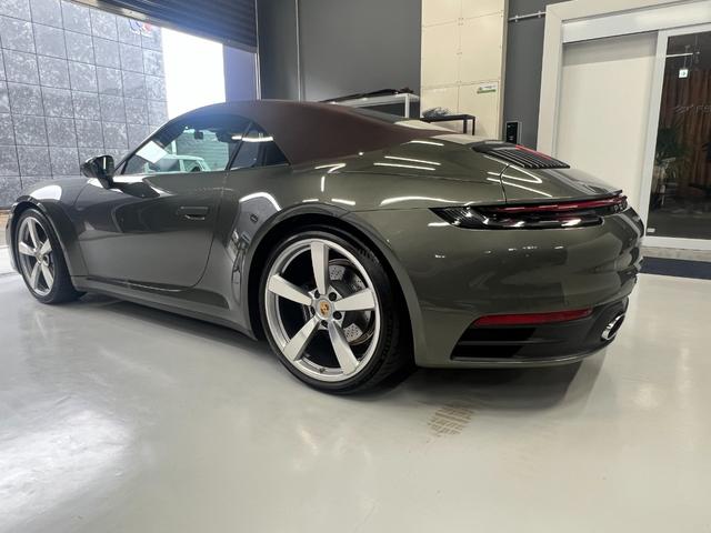 911 911カレラ4 カブリオレ 走行4500Km アベンチュリングリーンメタリック ブラウンソフトトップ トリュフブラウンインテリア スポーツクロノPKG スポーツエクゾースト 20/21インチCarrera Classicホイール(8枚目)
