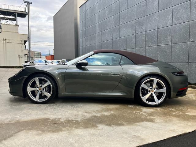911 911カレラ4 カブリオレ 走行4500Km アベンチュリングリーンメタリック ブラウンソフトトップ トリュフブラウンインテリア スポーツクロノPKG スポーツエクゾースト 20/21インチCarrera Classicホイール(9枚目)