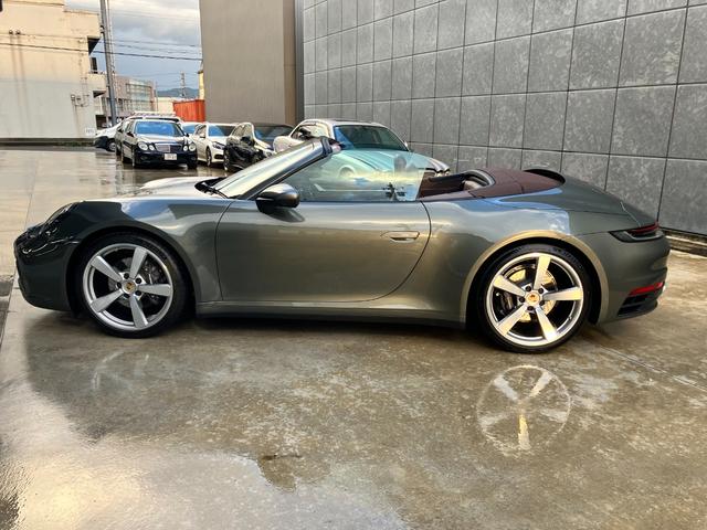911 911カレラ4 カブリオレ 走行4500Km アベンチュリングリーンメタリック ブラウンソフトトップ トリュフブラウンインテリア スポーツクロノPKG スポーツエクゾースト 20/21インチCarrera Classicホイール(14枚目)