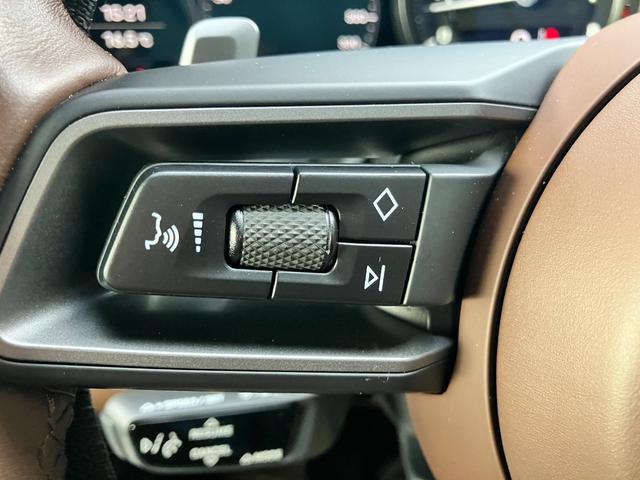 911 911カレラ4 カブリオレ 走行4500Km アベンチュリングリーンメタリック ブラウンソフトトップ トリュフブラウンインテリア スポーツクロノPKG スポーツエクゾースト 20/21インチCarrera Classicホイール(19枚目)