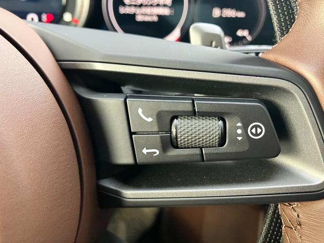 911 911カレラ4 カブリオレ 走行4500Km アベンチュリングリーンメタリック ブラウンソフトトップ トリュフブラウンインテリア スポーツクロノPKG スポーツエクゾースト 20/21インチCarrera Classicホイール(20枚目)