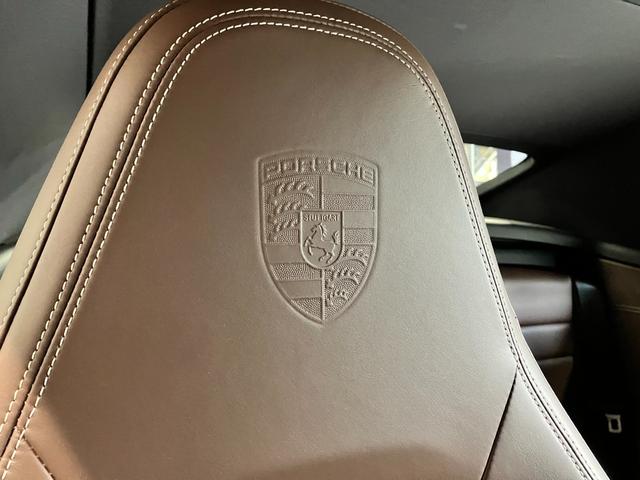 911 911カレラ4 カブリオレ 走行4500Km アベンチュリングリーンメタリック ブラウンソフトトップ トリュフブラウンインテリア スポーツクロノPKG スポーツエクゾースト 20/21インチCarrera Classicホイール(33枚目)