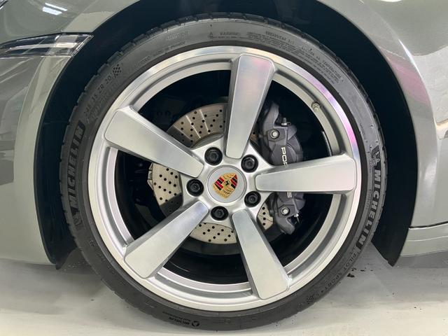 911 911カレラ4 カブリオレ 走行4500Km アベンチュリングリーンメタリック ブラウンソフトトップ トリュフブラウンインテリア スポーツクロノPKG スポーツエクゾースト 20/21インチCarrera Classicホイール(38枚目)
