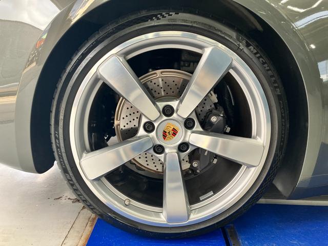 911 911カレラ4 カブリオレ 走行4500Km アベンチュリングリーンメタリック ブラウンソフトトップ トリュフブラウンインテリア スポーツクロノPKG スポーツエクゾースト 20/21インチCarrera Classicホイール(41枚目)