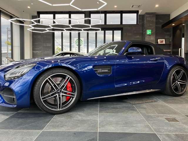 GT C ロードスター MC後モデル 12.3インチコクピットディスプレイ 10.25インチTFTモニター ダイヤモンドステッチナッパレザー ベンチレーション/ヒーターAMGパフォーマンスシート カーボンインテリア(4枚目)