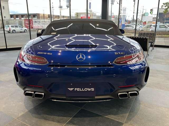 GT C ロードスター MC後モデル 12.3インチコクピットディスプレイ 10.25インチTFTモニター ダイヤモンドステッチナッパレザー ベンチレーション/ヒーターAMGパフォーマンスシート カーボンインテリア(10枚目)