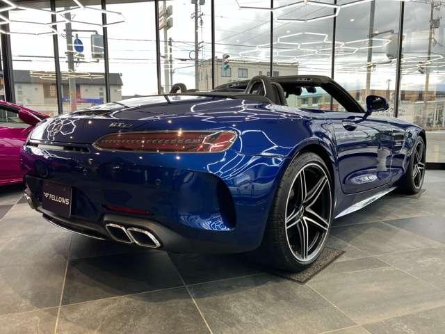 GT C ロードスター MC後モデル 12.3インチコクピットディスプレイ 10.25インチTFTモニター ダイヤモンドステッチナッパレザー ベンチレーション/ヒーターAMGパフォーマンスシート カーボンインテリア(12枚目)