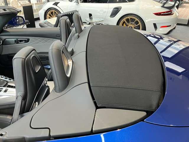 GT C ロードスター MC後モデル 12.3インチコクピットディスプレイ 10.25インチTFTモニター ダイヤモンドステッチナッパレザー ベンチレーション/ヒーターAMGパフォーマンスシート カーボンインテリア(17枚目)