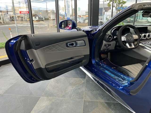 GT C ロードスター MC後モデル 12.3インチコクピットディスプレイ 10.25インチTFTモニター ダイヤモンドステッチナッパレザー ベンチレーション/ヒーターAMGパフォーマンスシート カーボンインテリア(19枚目)