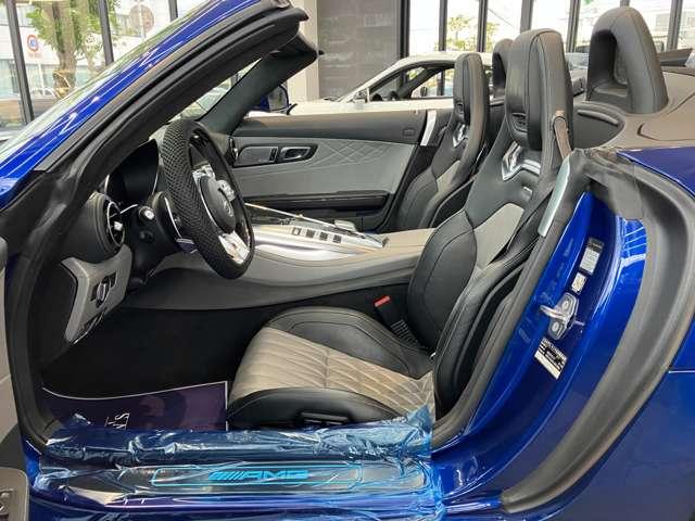 GT C ロードスター MC後モデル 12.3インチコクピットディスプレイ 10.25インチTFTモニター ダイヤモンドステッチナッパレザー ベンチレーション/ヒーターAMGパフォーマンスシート カーボンインテリア(20枚目)