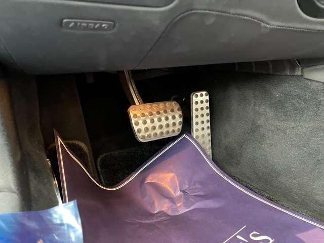 GT C ロードスター MC後モデル 12.3インチコクピットディスプレイ 10.25インチTFTモニター ダイヤモンドステッチナッパレザー ベンチレーション/ヒーターAMGパフォーマンスシート カーボンインテリア(25枚目)