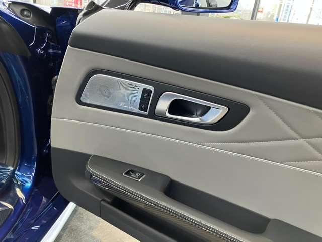 GT C ロードスター MC後モデル 12.3インチコクピットディスプレイ 10.25インチTFTモニター ダイヤモンドステッチナッパレザー ベンチレーション/ヒーターAMGパフォーマンスシート カーボンインテリア(40枚目)