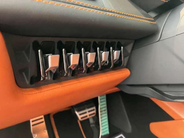 ウラカン LP580-2 CORNESデリバリー フロントリフター ブランディングPKG インテリア・エレガンテ・ビコローレ バックカメラ デジタルミラー&ドラレコ 純正ナビ フルパワーシート(21枚目)