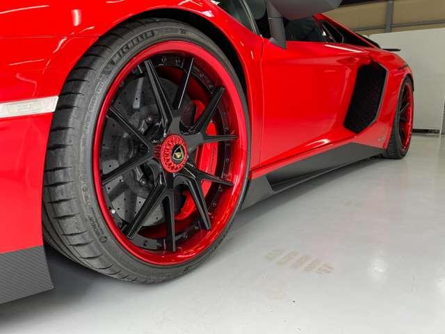 アヴェンタドール ＬＰ７００－４　ＨＹＰＥＲ　ＦＯＲＧＥＤ　２０＆２１　ミシュランＰＳ４Ｓ　パワークラフト切替マフラー　ロワリングキット　フロントリフト　アルカンターラインテリア　リバースカメラ　カーボンドアトリム　純正部品全て保管（16枚目）