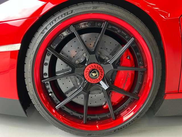 アヴェンタドール ＬＰ７００－４　ＨＹＰＥＲ　ＦＯＲＧＥＤ　２０＆２１　ミシュランＰＳ４Ｓ　パワークラフト切替マフラー　ロワリングキット　フロントリフト　アルカンターラインテリア　リバースカメラ　カーボンドアトリム　純正部品全て保管（17枚目）