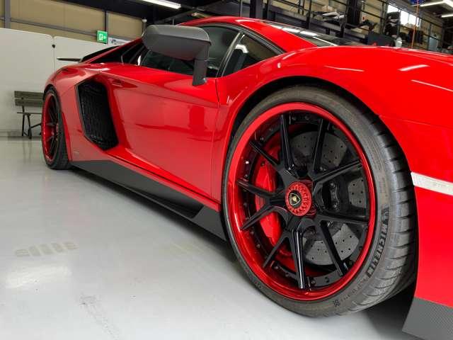 アヴェンタドール ＬＰ７００－４　ＨＹＰＥＲ　ＦＯＲＧＥＤ　２０＆２１　ミシュランＰＳ４Ｓ　パワークラフト切替マフラー　ロワリングキット　フロントリフト　アルカンターラインテリア　リバースカメラ　カーボンドアトリム　純正部品全て保管（18枚目）