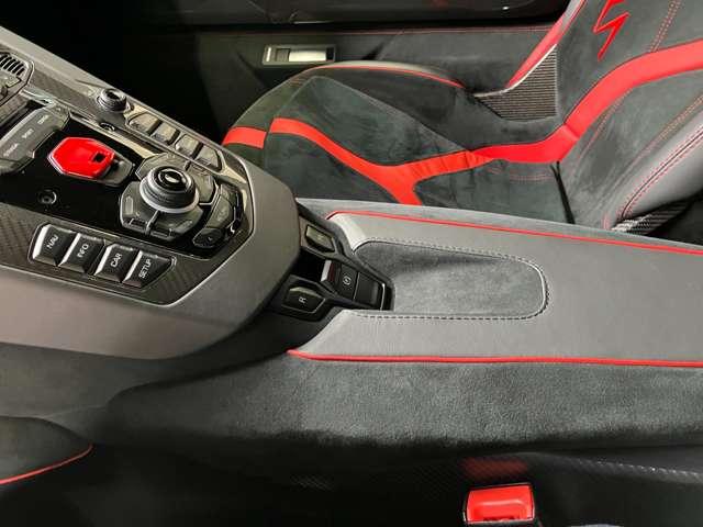 アヴェンタドール ＬＰ７００－４　ＨＹＰＥＲ　ＦＯＲＧＥＤ　２０＆２１　ミシュランＰＳ４Ｓ　パワークラフト切替マフラー　ロワリングキット　フロントリフト　アルカンターラインテリア　リバースカメラ　カーボンドアトリム　純正部品全て保管（39枚目）