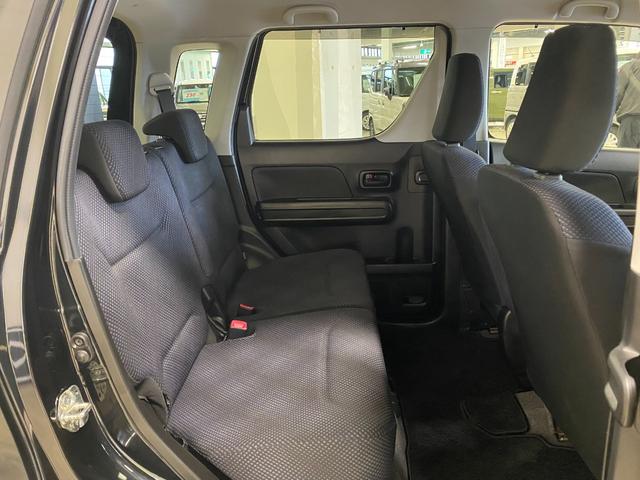 後部座席も広々としています！