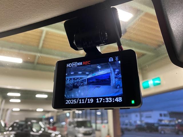 前方録画タイプのドライブレコーダーです。あおり運転対策や万が一の事故に備えて安心です！