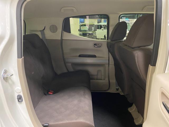 後部座席も広々としています！