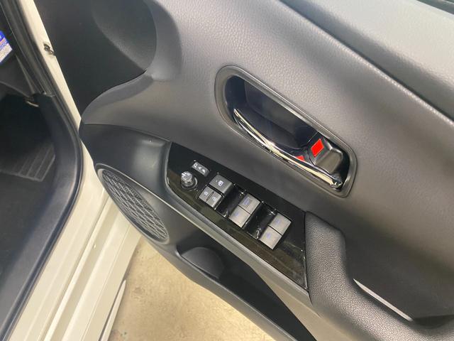 プリウス Sツーリングセレクション 4WD 純正ナビ・TV Bカメ(18枚目)